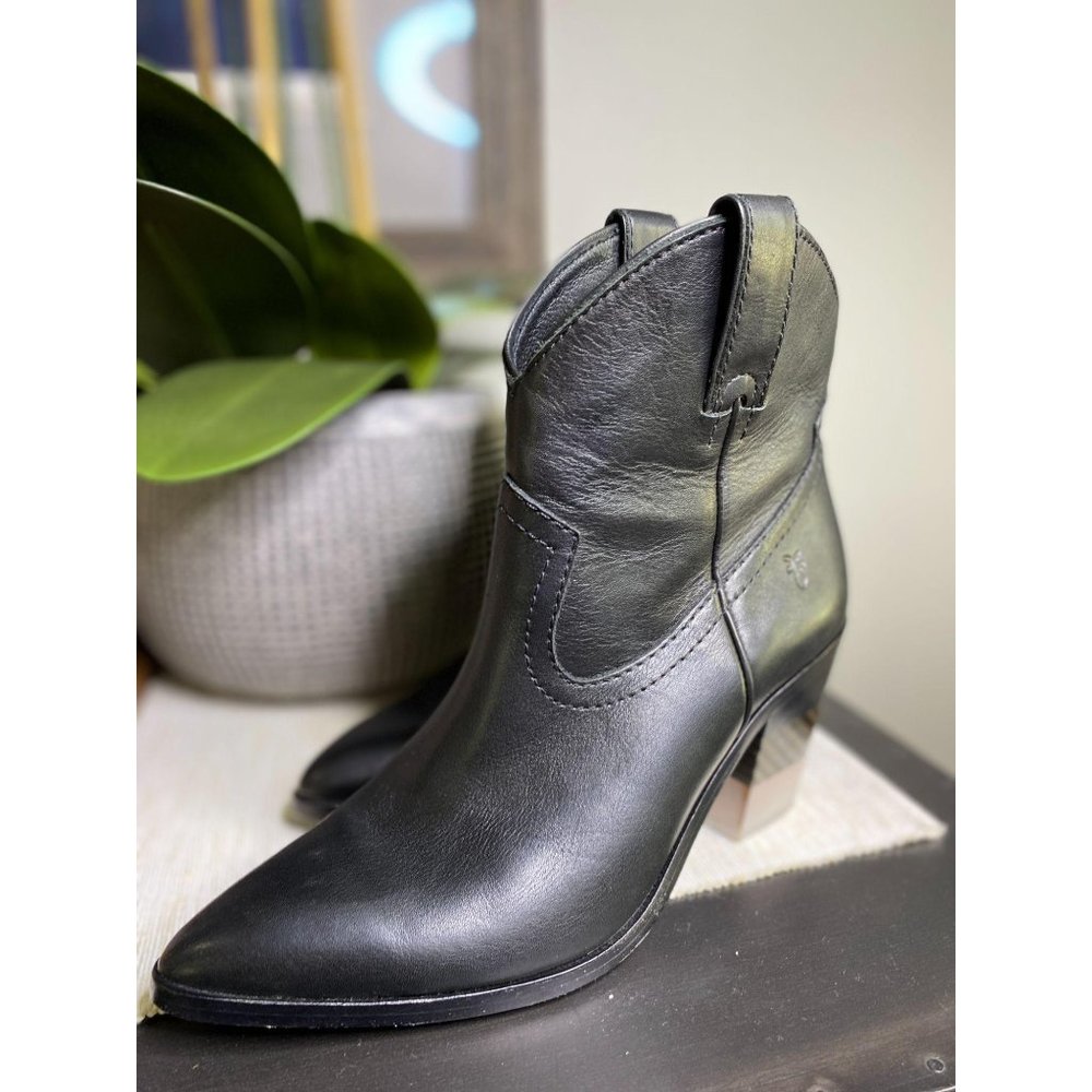 Frye Chevron Short Bootie Black Leather PRISTINE 6 - Picture 6 of 12